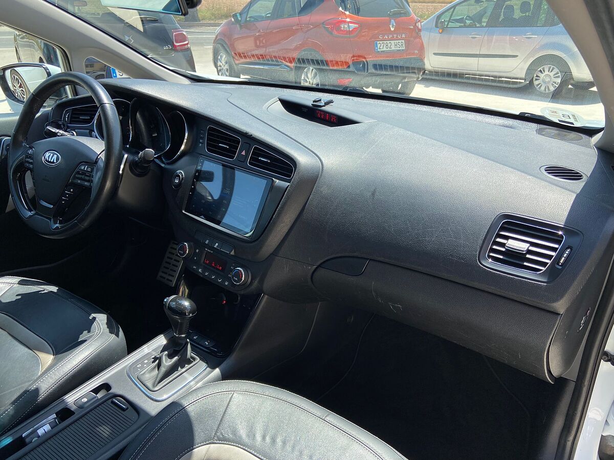 KIA CEE'D EMOTION 1.6 CRDI AUTO SPANISH LHD IN SPAIN 76000 MILES SUPERB 2014