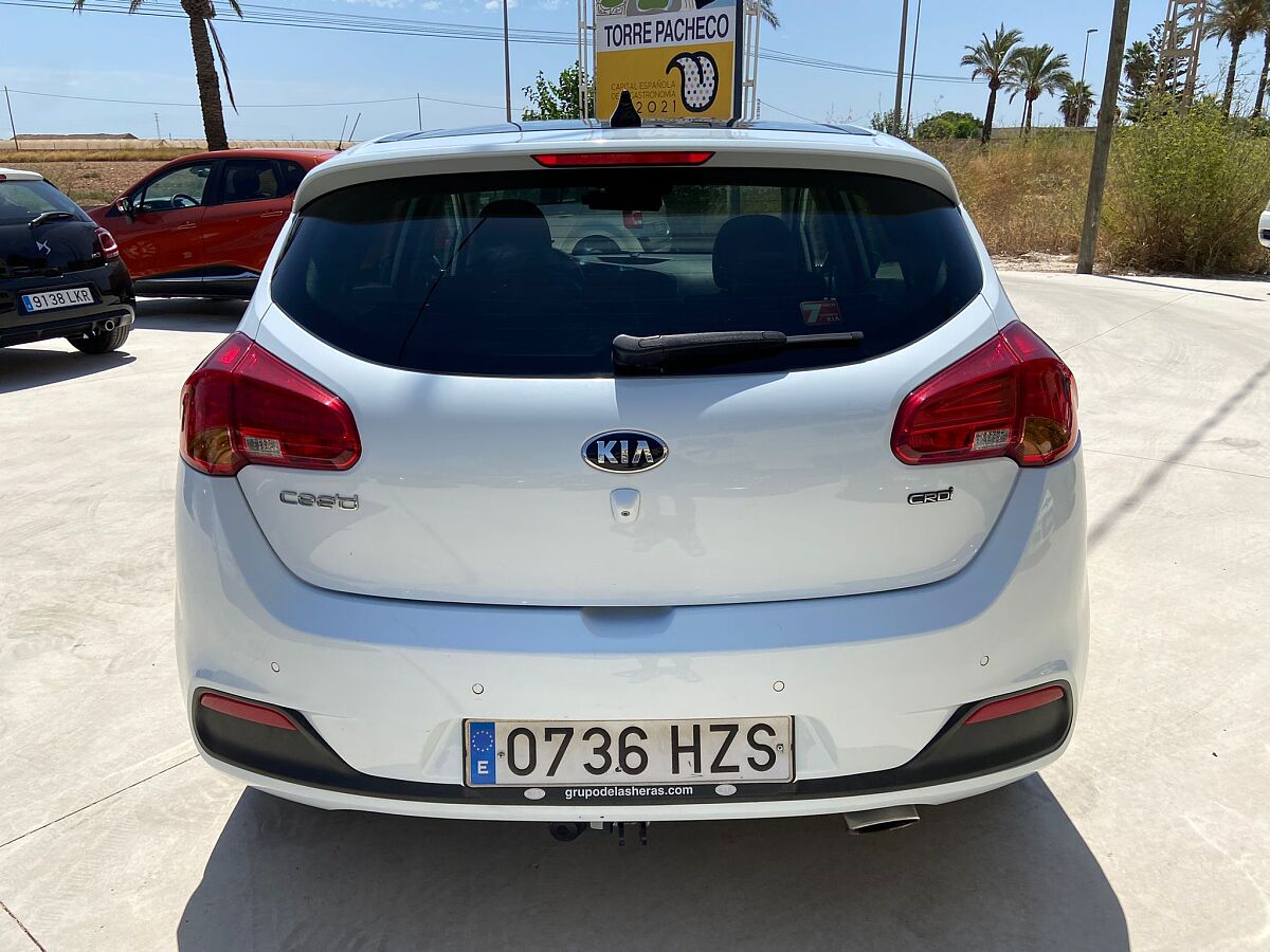 KIA CEE'D EMOTION 1.6 CRDI AUTO SPANISH LHD IN SPAIN 76000 MILES SUPERB 2014