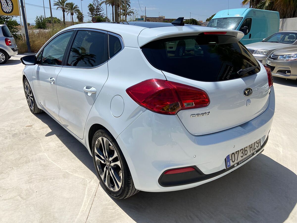 KIA CEE'D EMOTION 1.6 CRDI AUTO SPANISH LHD IN SPAIN 76000 MILES SUPERB 2014