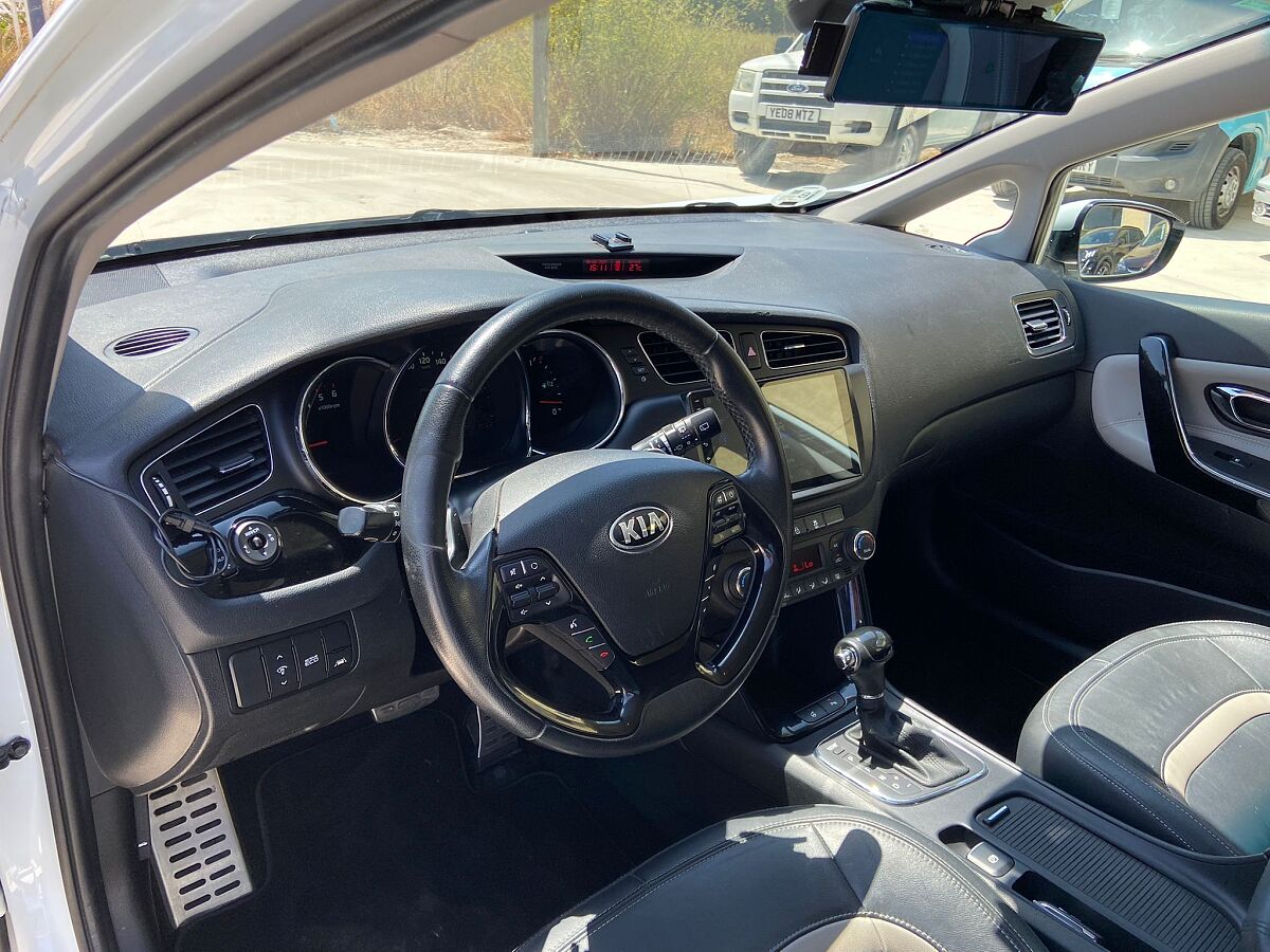 KIA CEE'D EMOTION 1.6 CRDI AUTO SPANISH LHD IN SPAIN 76000 MILES SUPERB 2014
