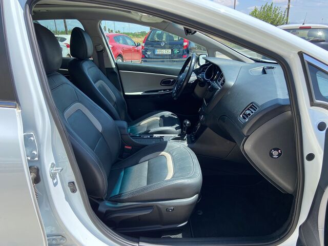 KIA CEE'D EMOTION 1.6 CRDI AUTO SPANISH LHD IN SPAIN 76000 MILES SUPERB 2014