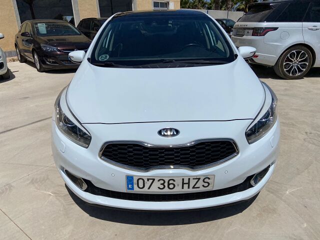 KIA CEE'D EMOTION 1.6 CRDI AUTO SPANISH LHD IN SPAIN 76000 MILES SUPERB 2014