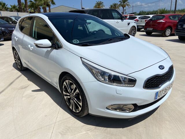 KIA CEE'D EMOTION 1.6 CRDI AUTO SPANISH LHD IN SPAIN 76000 MILES SUPERB 2014