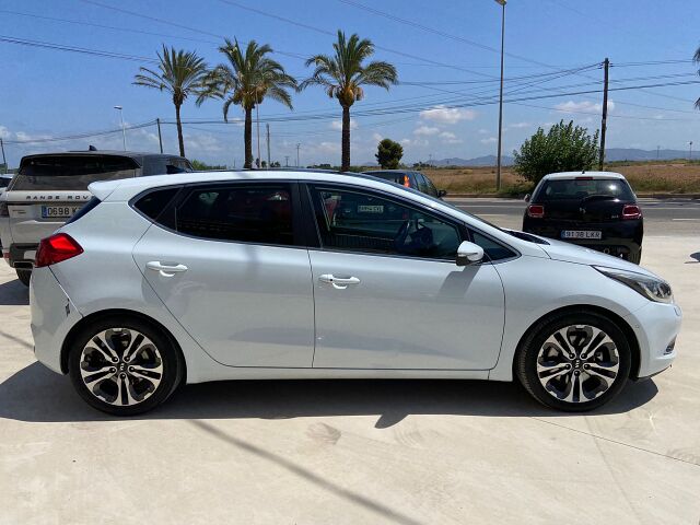KIA CEE'D EMOTION 1.6 CRDI AUTO SPANISH LHD IN SPAIN 76000 MILES SUPERB 2014