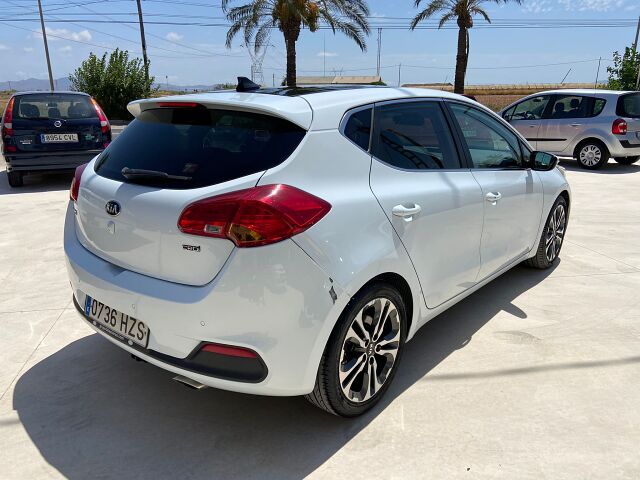 KIA CEE'D EMOTION 1.6 CRDI AUTO SPANISH LHD IN SPAIN 76000 MILES SUPERB 2014