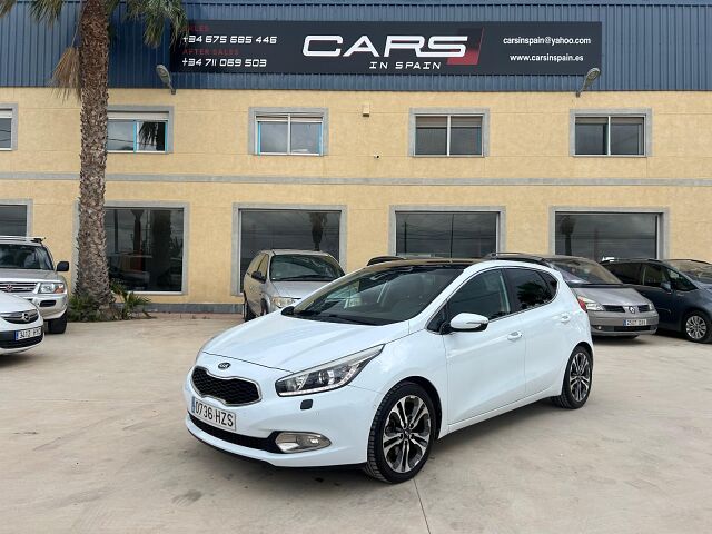 KIA CEE'D EMOTION 1.6 CRDI AUTO SPANISH LHD IN SPAIN 76000 MILES SUPERB 2014