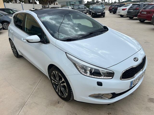 KIA CEE'D EMOTION 1.6 CRDI AUTO SPANISH LHD IN SPAIN 76000 MILES SUPERB 2014