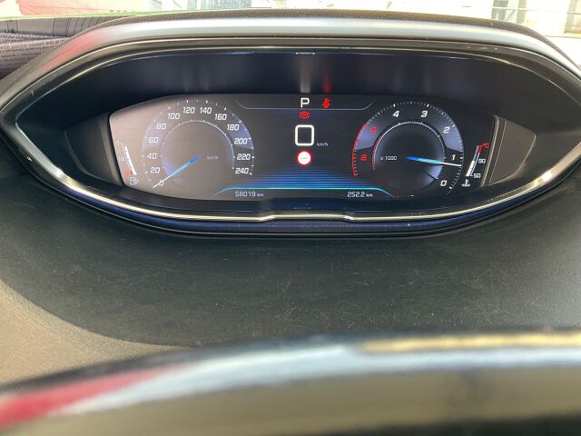 PEUGEOT 3008 ALLURE 1.5 HDI AUTO SPANISH LHD IN SPAIN 36000 MILES SUPER 2018