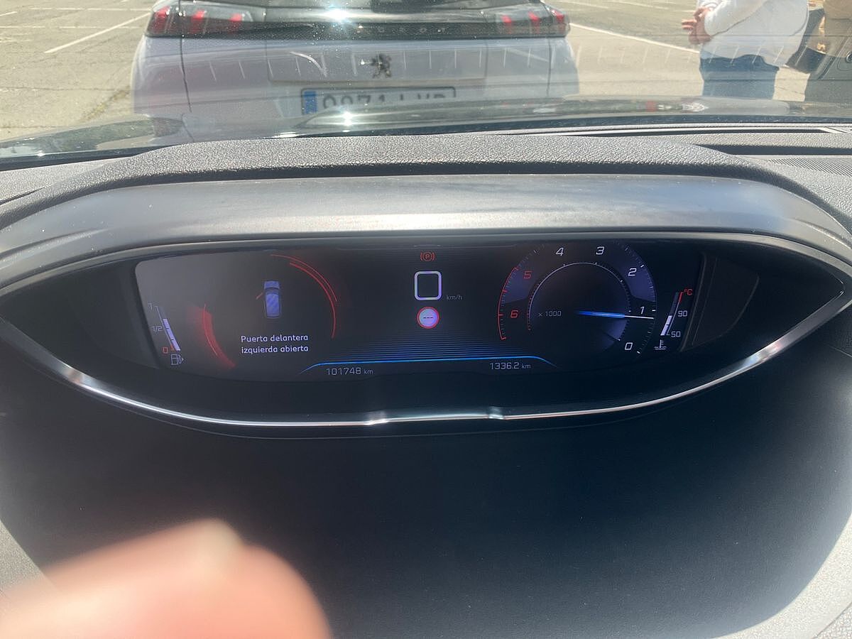 PEUGEOT 3008 ACTIVE 1.5 HDI AUTO SPANISH LHD IN SPAIN 63000 MILES SUPERB 2019