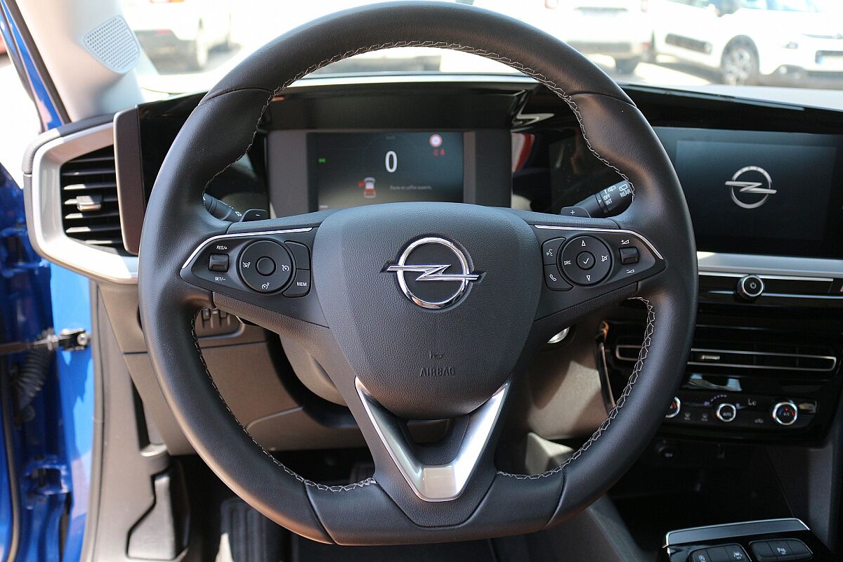 OPEL MOKKA ELEGENCE 1.2 AUTO SPANISH LHD IN SPAIN ONLY 17000 MILES SUPERB 2023