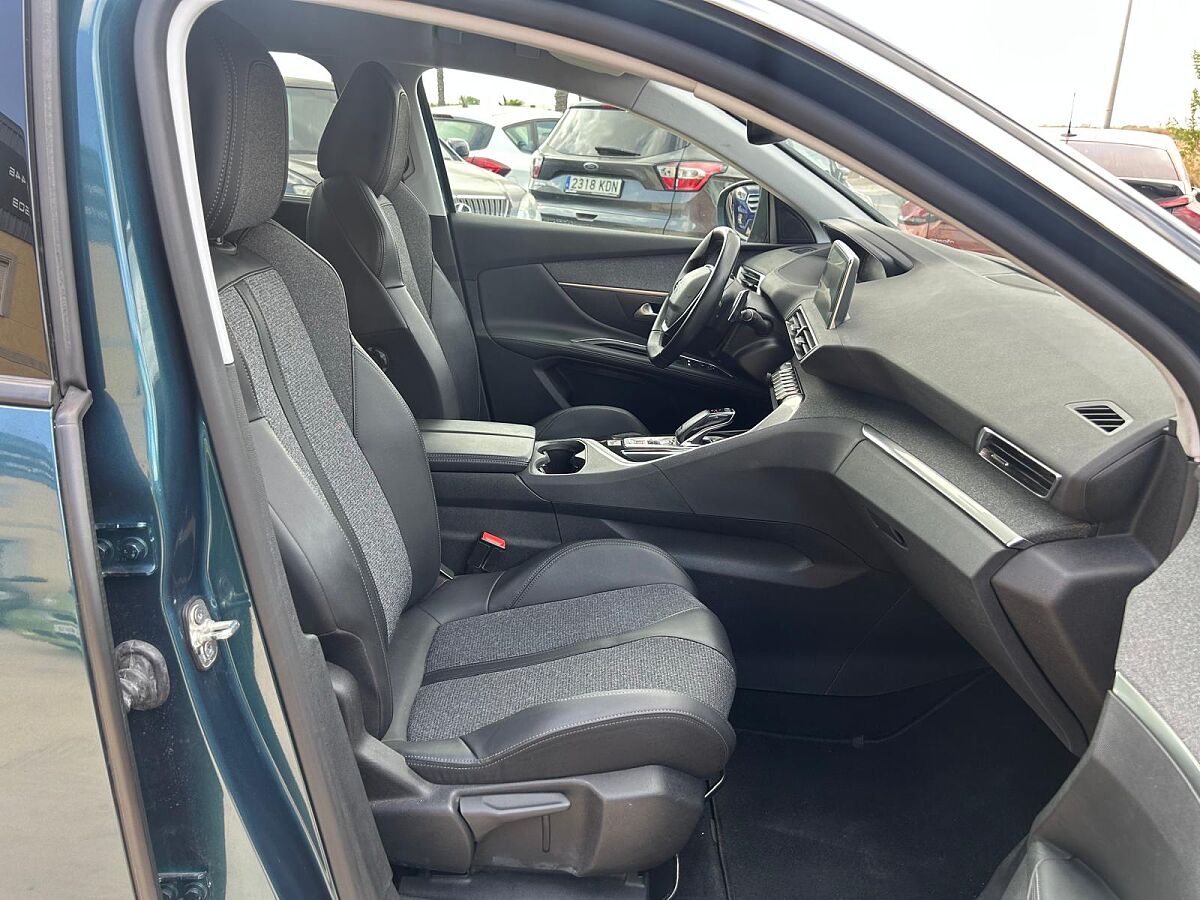 PEUGEOT 5008 ALLURE 1.2 E-THP AUTO SPANISH LHD IN SPAIN 56K 7 SEATS SUPERB 2020