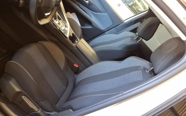 COMING SOON PEUGEOT 3008 ACTIVE 1.5 BLUE HDI AUTO SPANISH LHD IN SPAIN 81000 MILES 2022