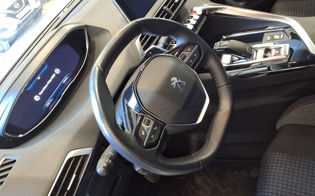 COMING SOON PEUGEOT 3008 ACTIVE 1.5 BLUE HDI AUTO SPANISH LHD IN SPAIN 81000 MILES 2022