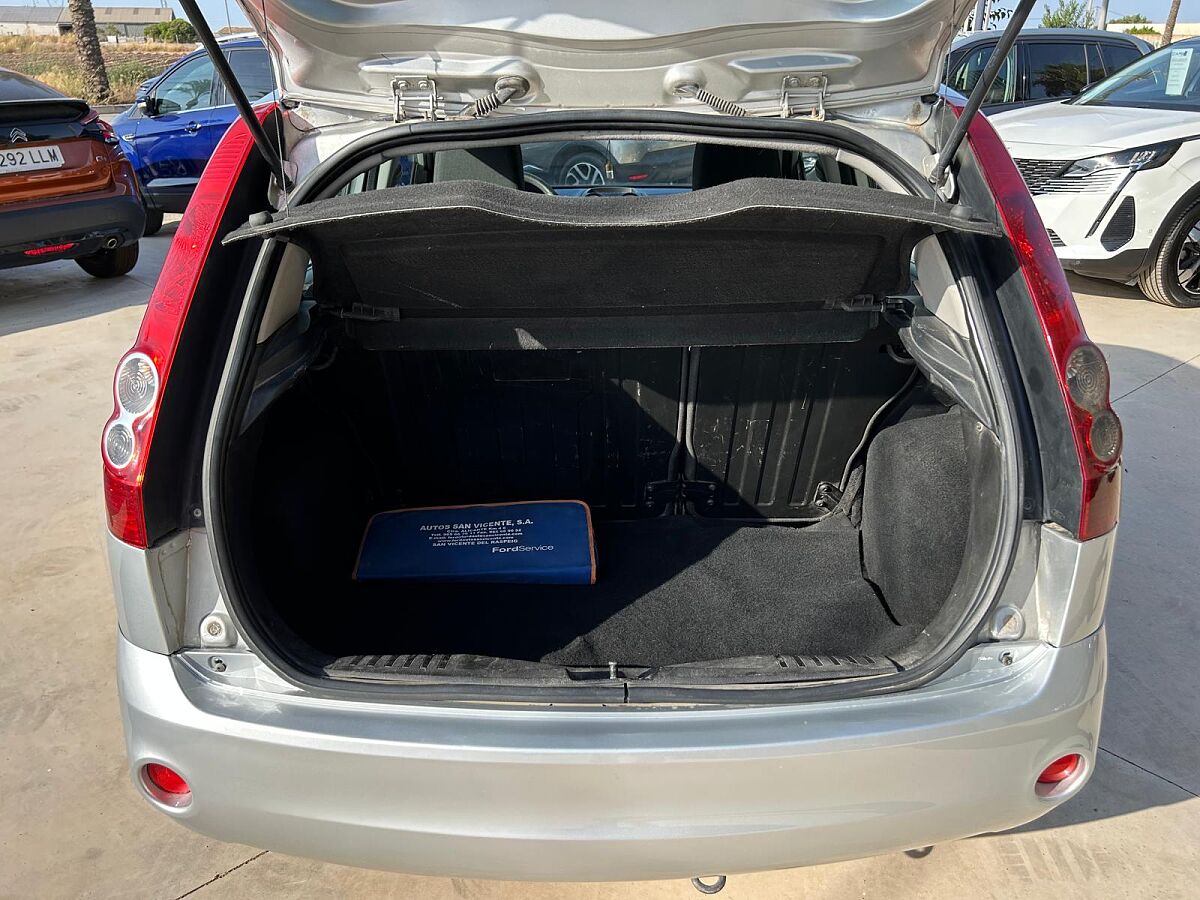 FORD FIESTA TREND 1.6 AUTO SPANISH LHD IN SPAIN 0NLY 58000 MILES SUPERB  2006 - Cars in Spain