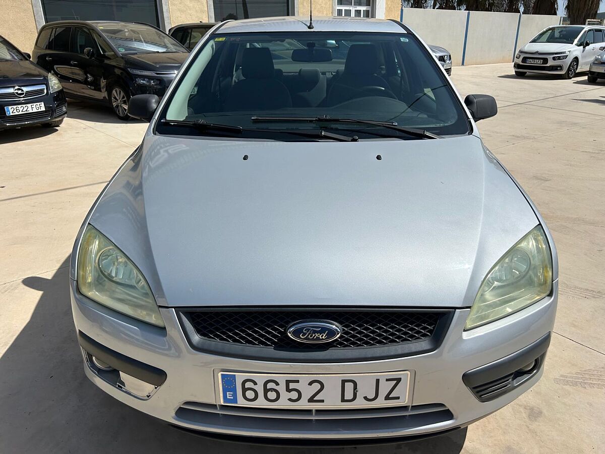 FORD FOCUS TREND 1.6 AUTO SALOON SPANISH LHD IN SPAIN 83000 MILES SUPER 2005