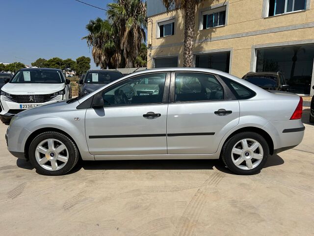 FORD FOCUS TREND 1.6 AUTO SALOON SPANISH LHD IN SPAIN 83000 MILES SUPER 2005