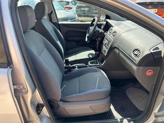 FORD FOCUS TREND 1.6 AUTO SALOON SPANISH LHD IN SPAIN 83000 MILES SUPER 2005