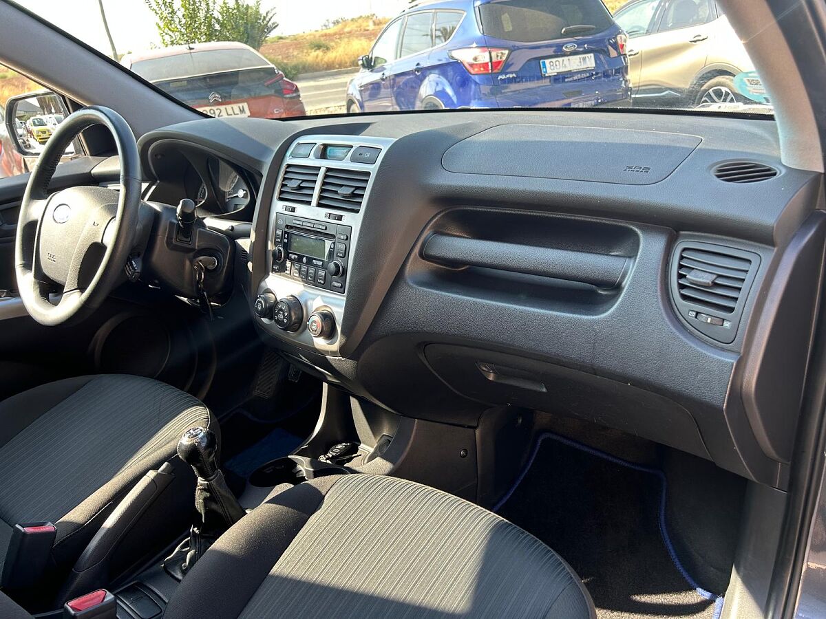 KIA SPORTAGE CUP 2.0 PETROL SPANISH LHD IN SPAIN 76000 MILES SUPERB 200