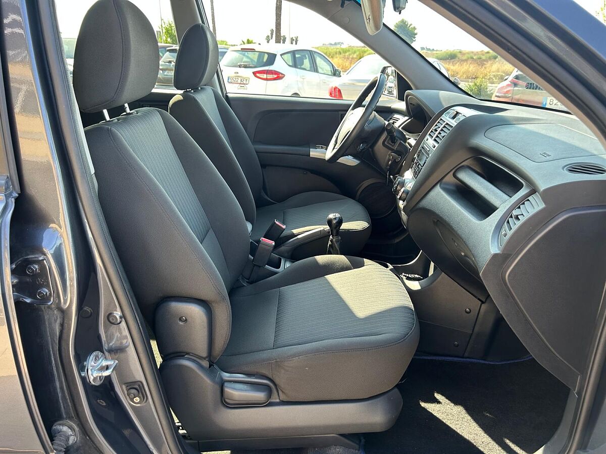 KIA SPORTAGE CUP 2.0 PETROL SPANISH LHD IN SPAIN 76000 MILES SUPERB 200