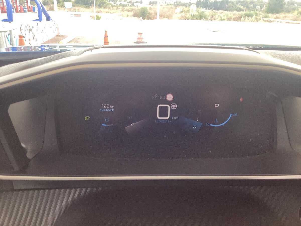 COMING SOON PEUGEOT 2008 GT 1.2 E-THP AUTO SPANISH LHD IN SPAIN 75000 MILES SUPERB 2021