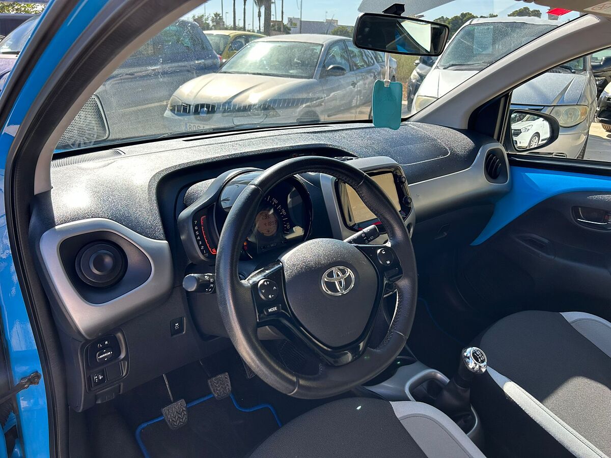 TOYOTA AYGO 1.0 XPLAY SPANISH LHD IN SPAIN 25000 MILES SUPERB 2017