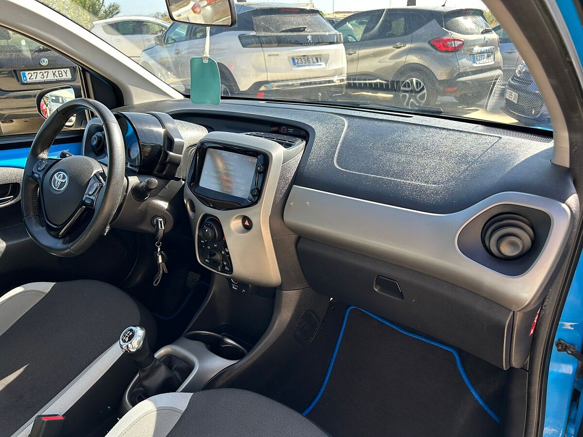 TOYOTA AYGO 1.0 XPLAY SPANISH LHD IN SPAIN 25000 MILES SUPERB 2017