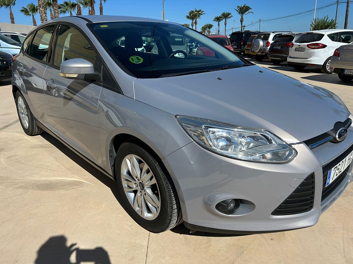 FORD FOCUS TREND 1.6 TI-VCT AUTO SPANISH LHD IN SPAIN 56000 MILES SUPER 2014