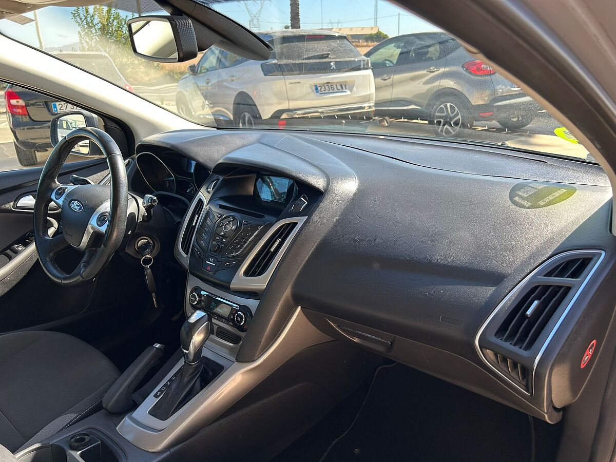 FORD FOCUS TREND 1.6 TI-VCT AUTO SPANISH LHD IN SPAIN 56000 MILES SUPER 2014