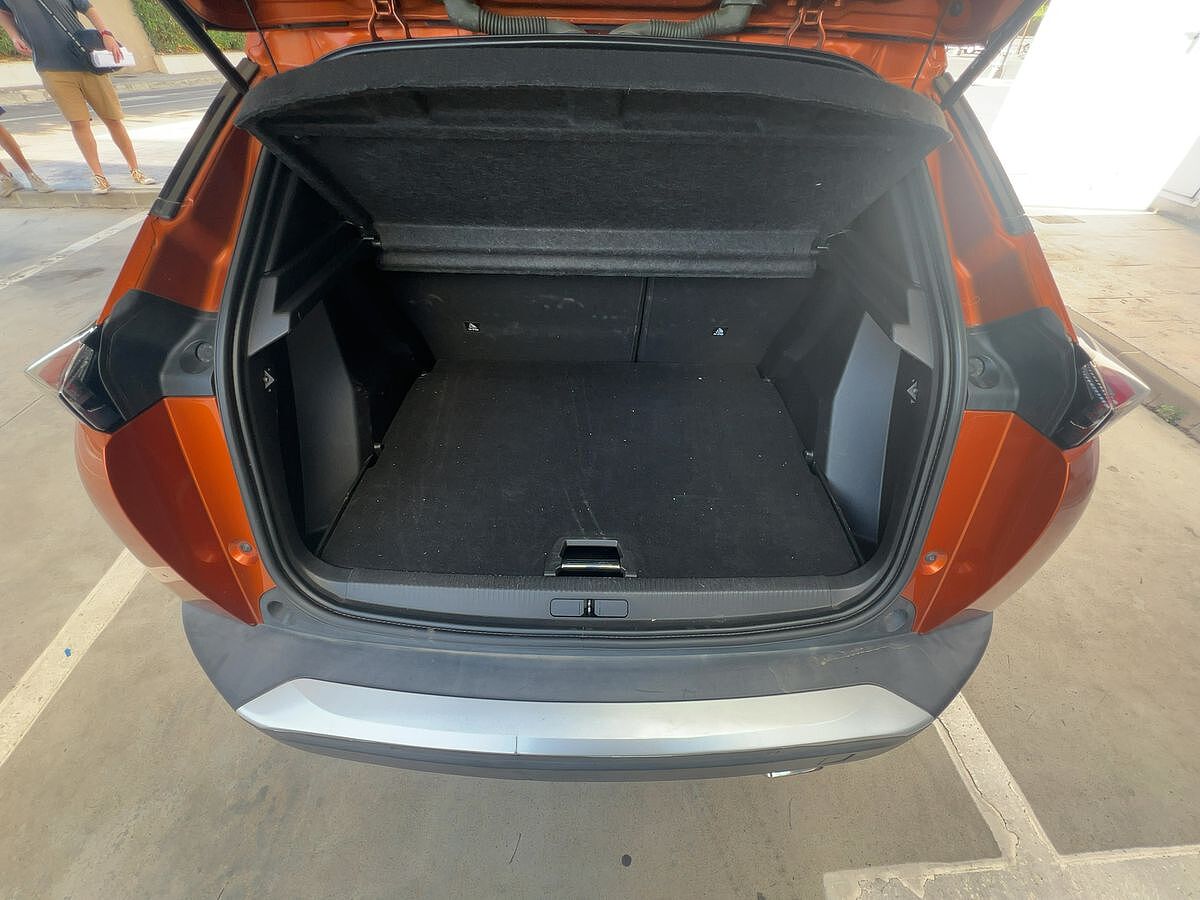 COMING SOON PEUGEOT 2008 ALLURE 1.2 E-THP AUTO SPANISH LHD IN SPAIN 49000 MILES SUPERB 2021