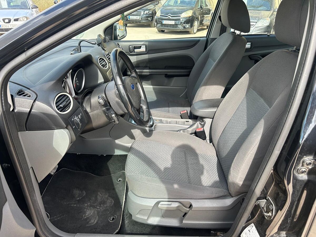 FORD FOCUS TREND 1.6 AUTO SPANISH LHD IN SPAIN ONLY 58000 MILES SUPERB 2009