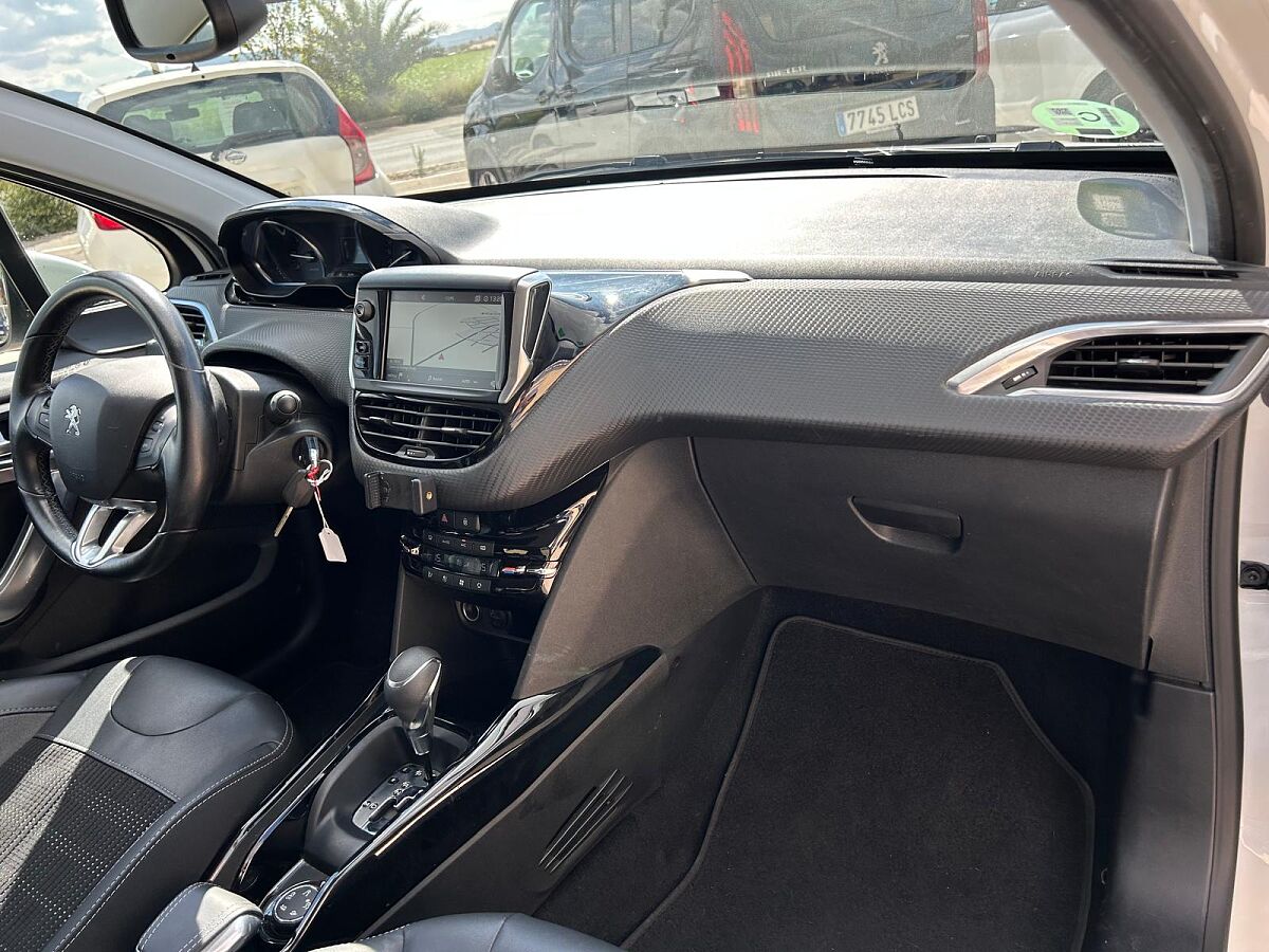 PEUGEOT 2008 ALLURE 1.2 E-THP AUTO SPANISH LHD IN SPAIN 82000 MILES 1 OWNER 2017