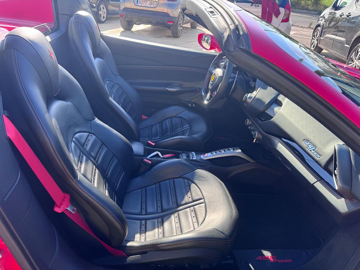 FERRARI 488 SPYDER 3.9 TURBO AUTO SPANISH LHD IN SPAIN 30000 MILES FFSH 2019