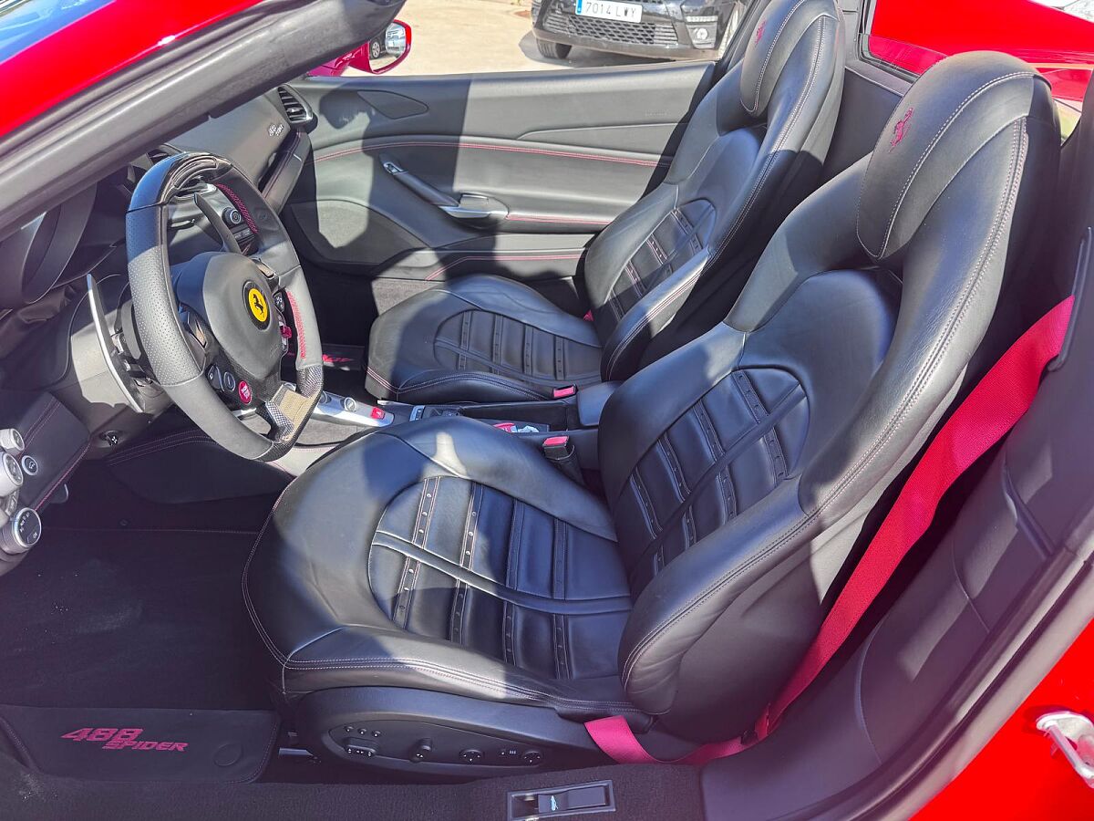 FERRARI 488 SPYDER 3.9 TURBO AUTO SPANISH LHD IN SPAIN 30000 MILES FFSH 2019