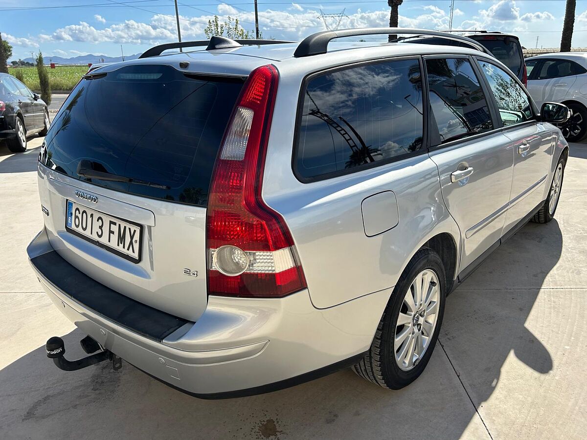 VOLVO V5 ESTATE 2.4 AUTO SPANISH LHD IN SPAIN ONLY 115000 MILES SUPERB 2007