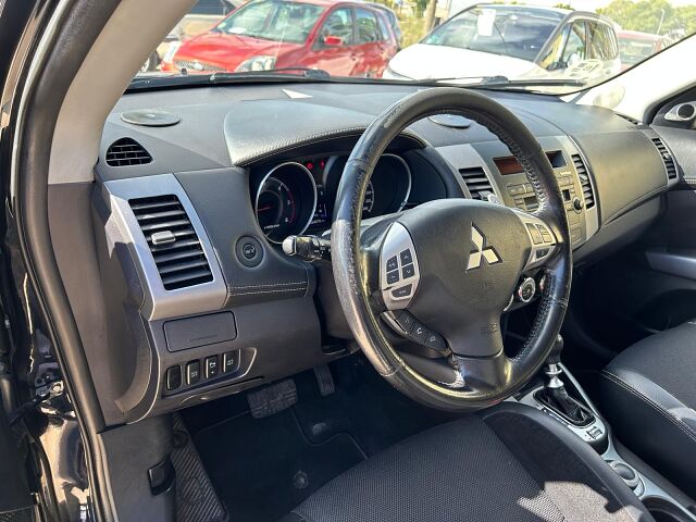 MITSUBISHI OUTLANDER 2.2 TDI AUTO 4X4 SPANISH LHD IN SPAIN 165000 MILES 7 SEATS 2010