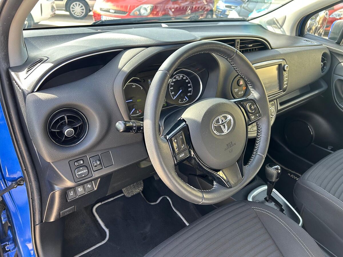 TOYOTA YARIS ADVANCE 1.5 HYBRID AUTO SPANISH LHD IN SPAIN 35000 MILES 2017