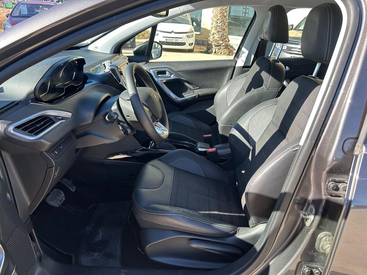 PEUGEOT 2008 ALLURE 1.2 E-THP AUTO SPANISH LHD IN SPAIN 105000 MILES SUPERB 2017