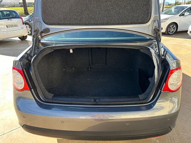 VOLKSWAGEN JETTA ADVANCE 2.0 TDI AUT0 SPANISH LHD IN SPAIN 115000 MILES 2006