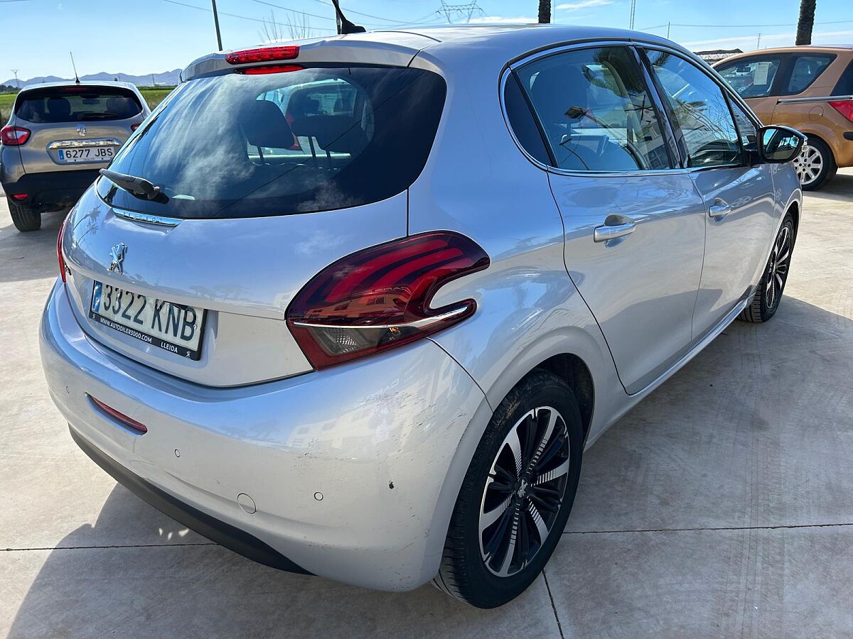 PEUGEOT 208 ALLURE 1.2 E-THP AUTO SPANISH LHD IN SPAIN 71000 MILES SUPERB 2018