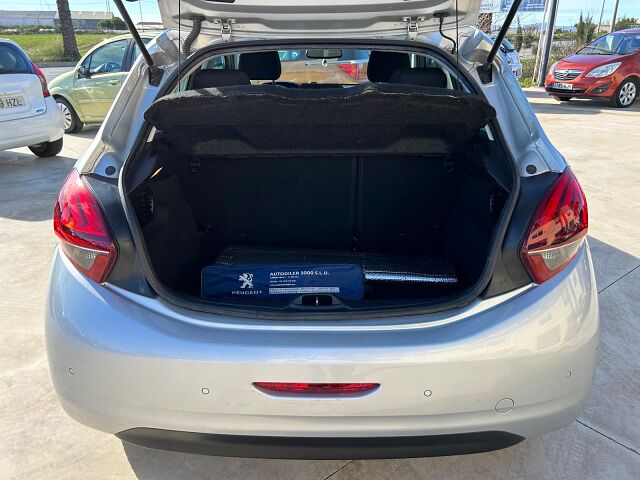 PEUGEOT 208 ALLURE 1.2 E-THP AUTO SPANISH LHD IN SPAIN 71000 MILES SUPERB 2018