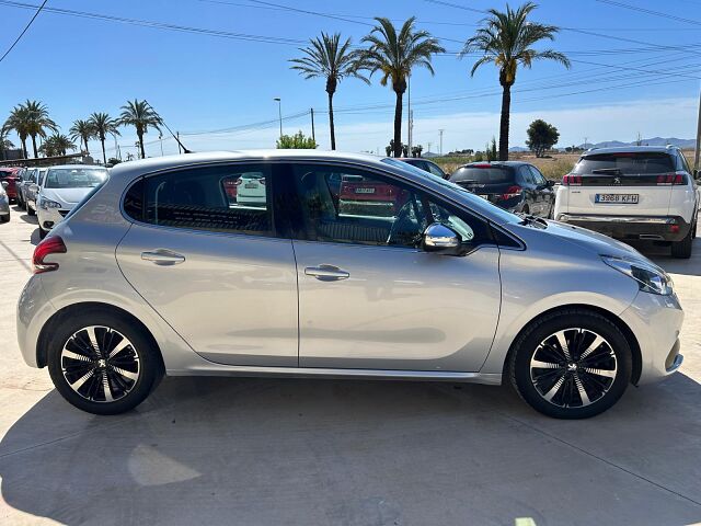 PEUGEOT 208 ALLURE 1.2 E-THP AUTO SPANISH LHD IN SPAIN 71000 MILES SUPERB 2018
