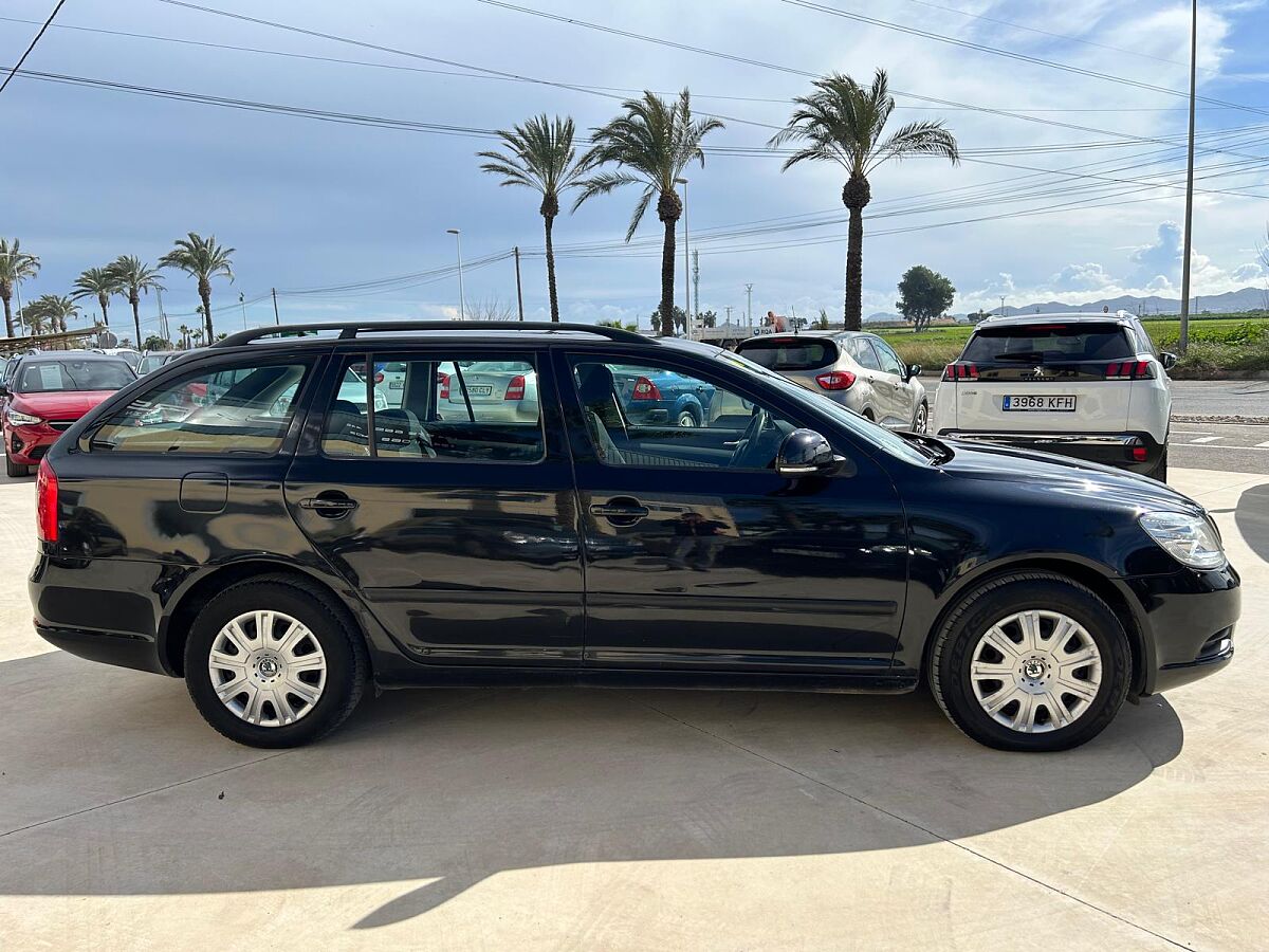 SKODA OCTAVIA AMBIENTE ESTATE 1.6 TDI AUTO SPANISH LHD IN SPAIN 80000 MILES 2011