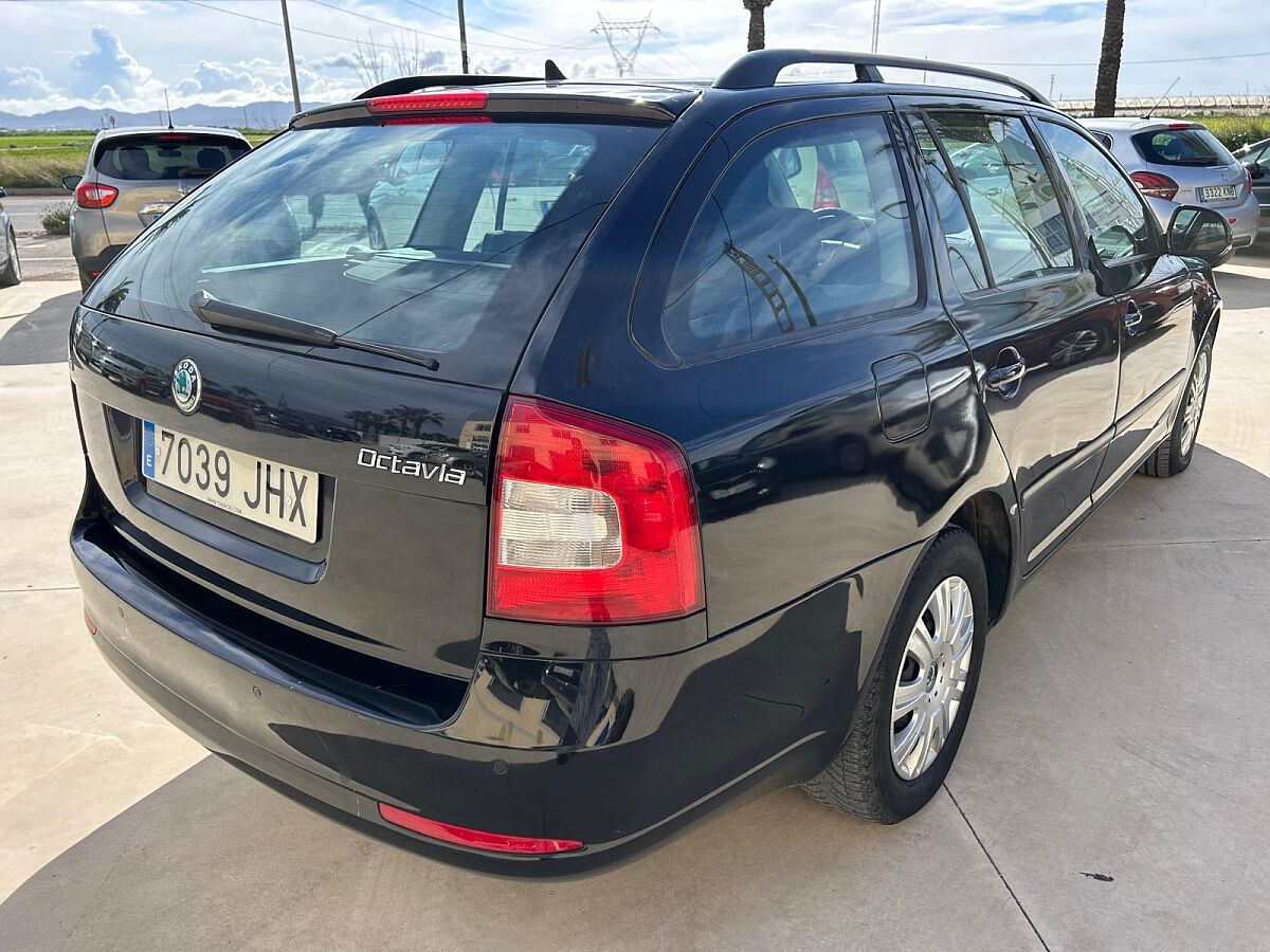 SKODA OCTAVIA AMBIENTE ESTATE 1.6 TDI AUTO SPANISH LHD IN SPAIN 80000 MILES 2011