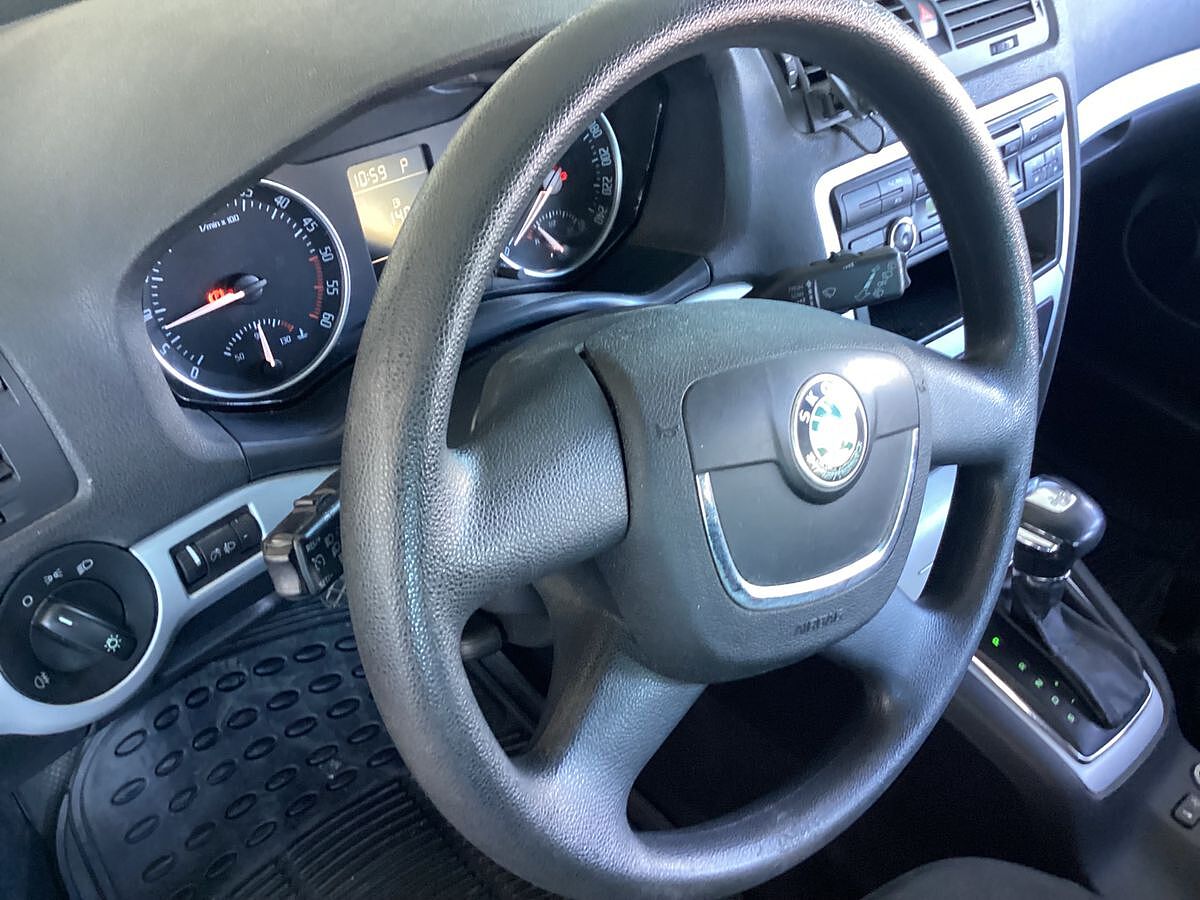 COMING SOON SKODA OCTAVIA AMBIENTE ESTATE 1.6 TDI AUTO SPANISH LHD IN SPAIN 80000 MILES 2011