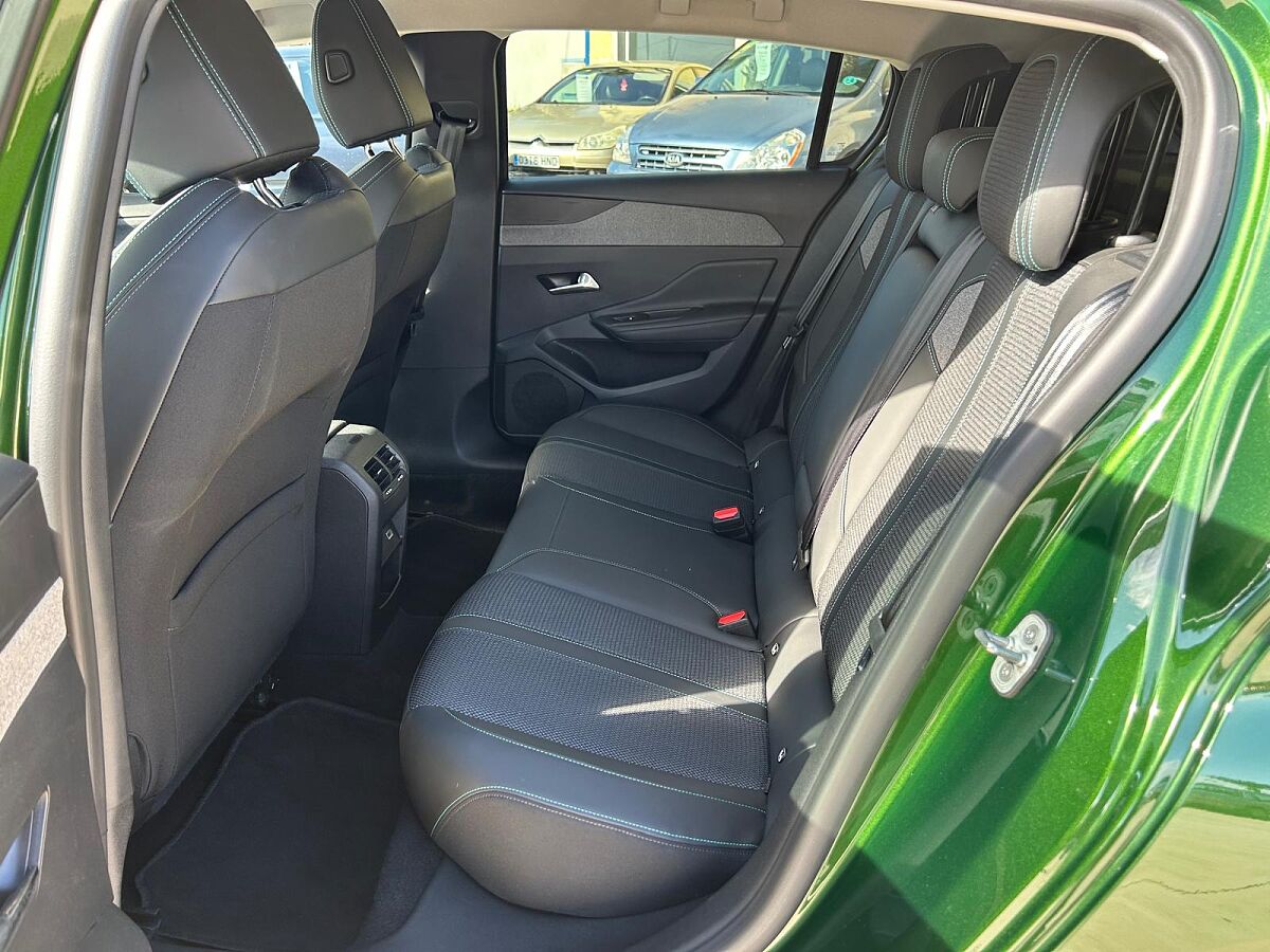 PEUGEOT 308 ALLURE 1.2 E-THP AUTO SPANISH LHD IN SPAIN 16000 MILES SUPERB 2023