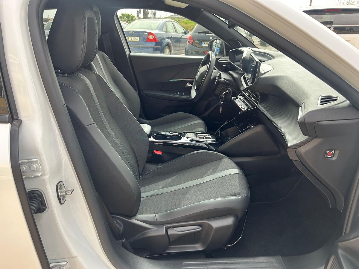 PEUGEOT 2008 ALLURE 1.2 E-THP AUTO SPANISH LHD IN SPAIN 28000 MILES SUPER 2022