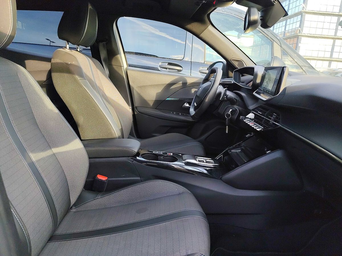 COMING SOON PEUGEOT 2008 ALLURE 1.2 E-THP AUTO SPANISH LHD IN SPAIN 28000 MILES SUPER 2022