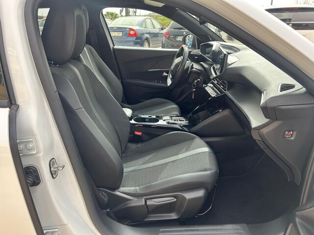 PEUGEOT 2008 ALLURE 1.2 E-THP AUTO SPANISH LHD IN SPAIN 28000 MILES SUPER 2022