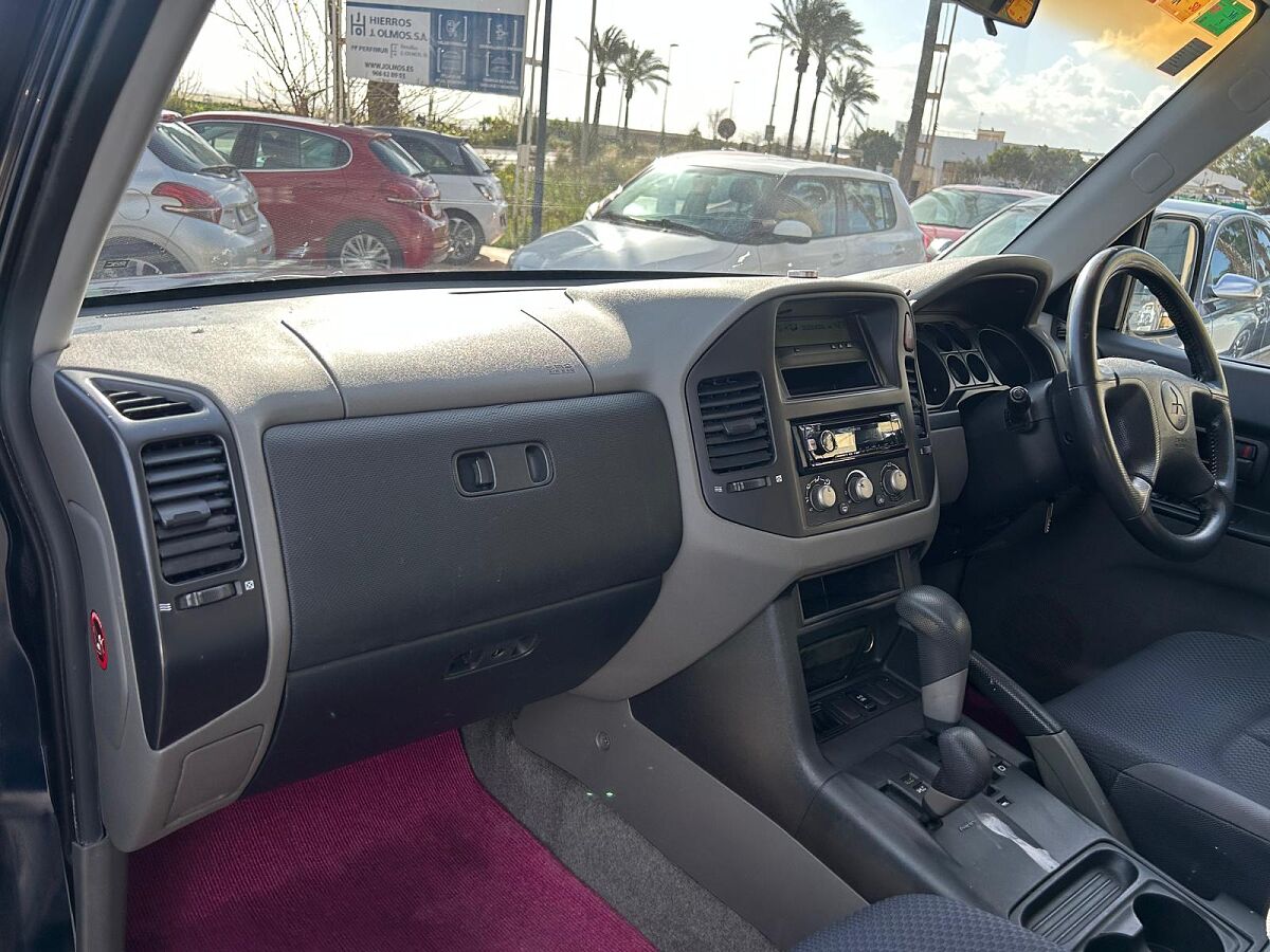 MITSUBISHI SHOGUN SWB 3.2 D4D 4X4 AUTO SPANISH RHD IN SPAIN 152000 MILES 2002
