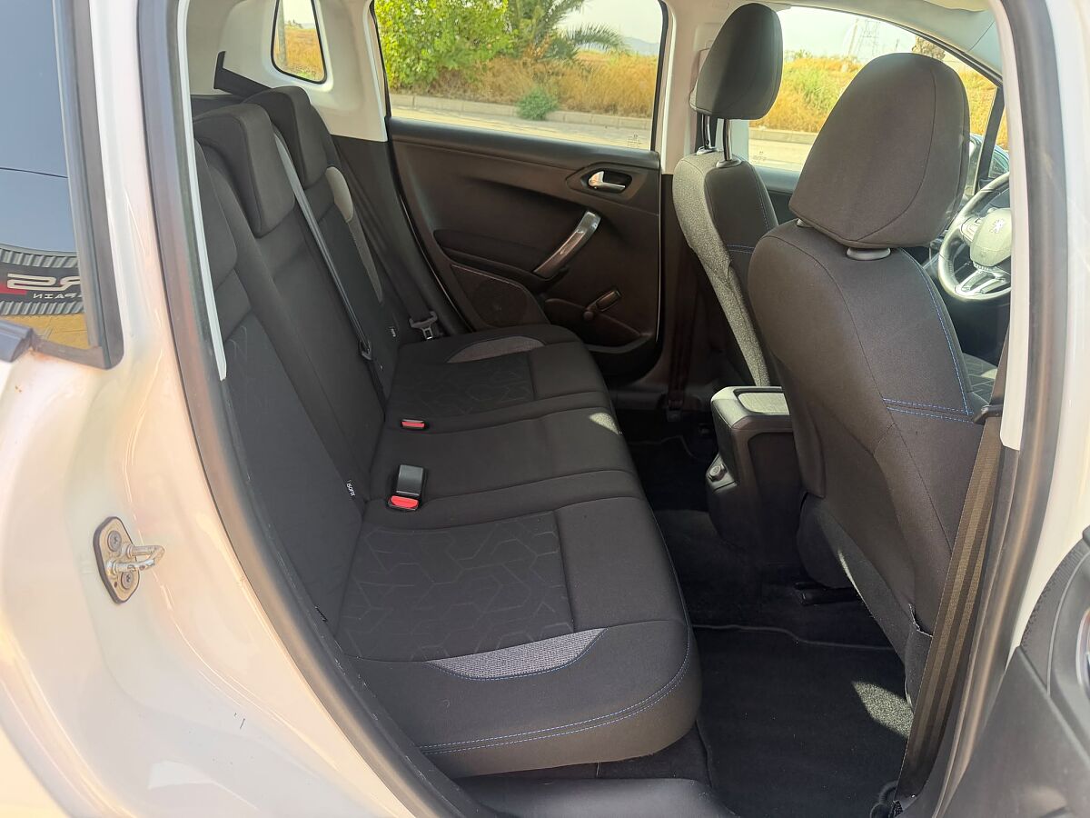 PEUGEOT 2008 STYLE 1.2 E-THP AUTO SPANISH LHD IN SPAIN 83000 MILES SUPERB 2018